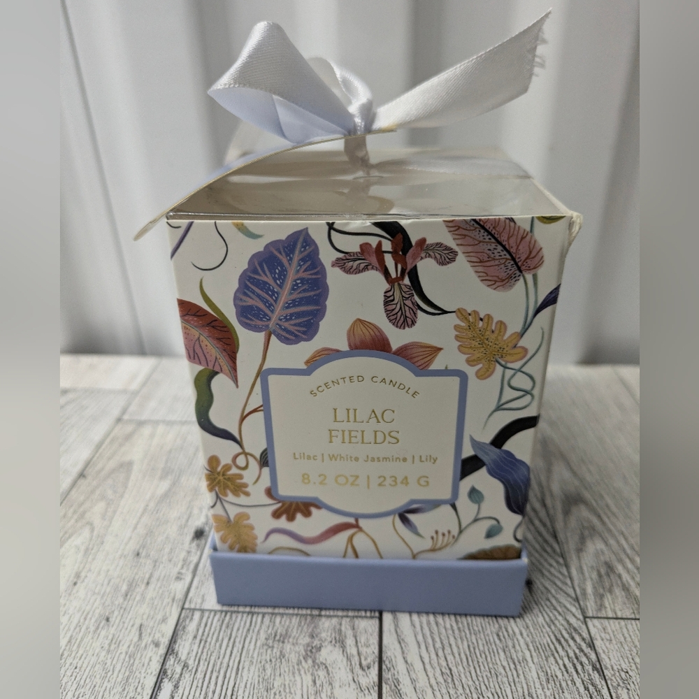Lilac Fields Scented Candle - White and Cream